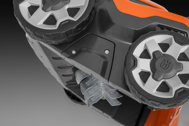 HUSQVARNA S 138i s akumulátorom a nabíjačkou