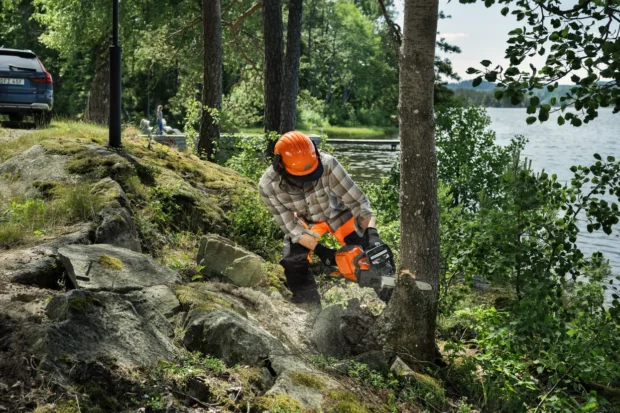 Husqvarna 242i Aku píla (bez aku a nabíjačky)